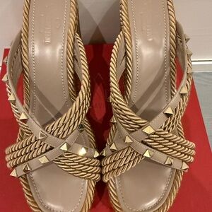 AUTHENTIC VALENTINO GARAVANI Rockstud Wedge Espadrille Sandal Size 40